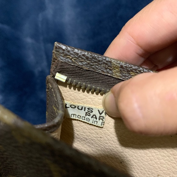 Vintage Louis Vuitton Toiletry 15 in Monogram - Picture 5 of 10